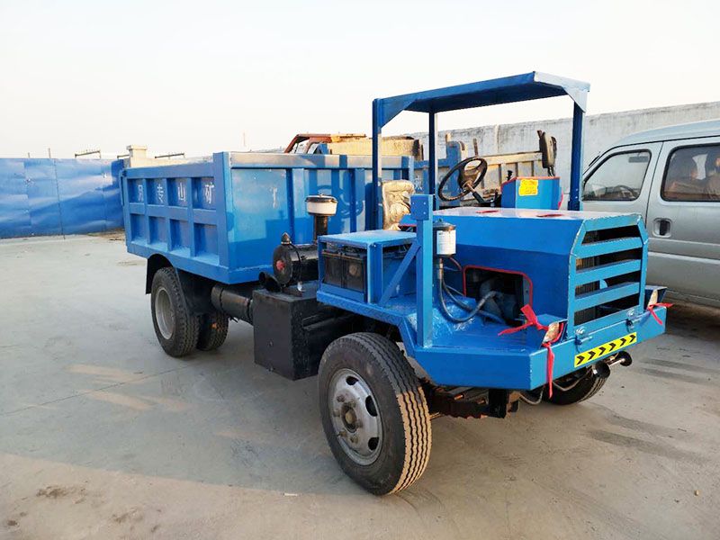 礦用運(yùn)輸車(chē)12噸